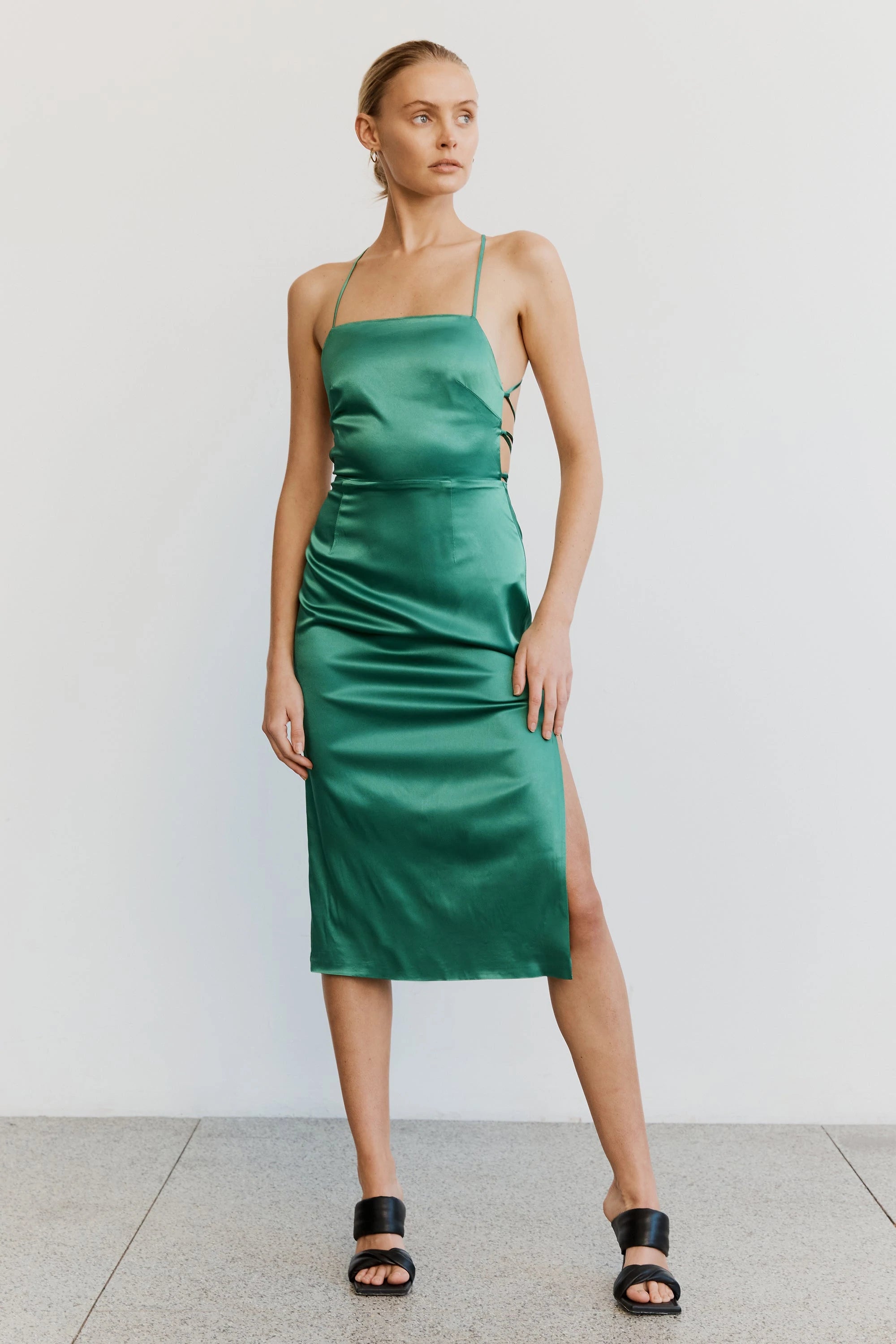 Loose Ends Midi Dress - Emerald Trendy Off-Shoulder Ruffle Midi Dress