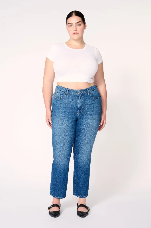 ASE PLUS - STRAIGHT JEANS | DEMARCO Fashionable Button-Front Jeans