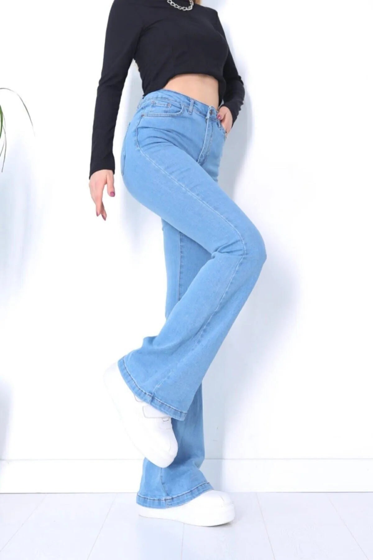 Trendnaturel Spanish Colorfast Lycra High Waist Light Blue Spanish Jeans Chic Rip-Detail High-Waist Jeans